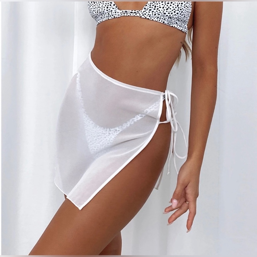 White Fox: Seeking The Sun Sarong - White